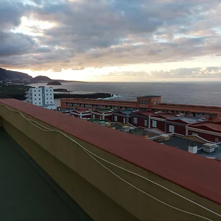 Mit Schoener Aussicht Und Terrasse