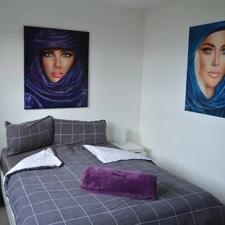 Mit Schoener Aussicht Und Terrasse *