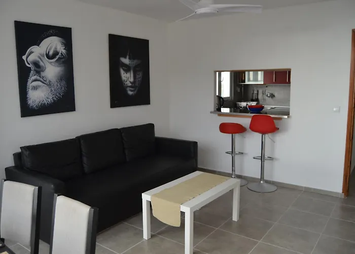 Mit Schoener Aussicht Und Terrasse *