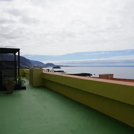 Mit Schoener Aussicht Und Terrasse