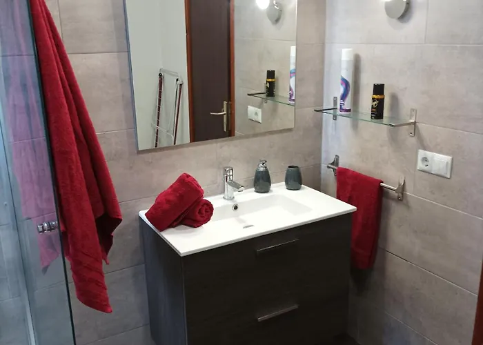 Mit Schoener Aussicht Und Terrasse شقة