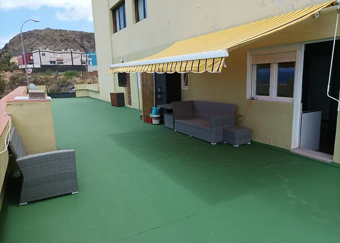 Mit Schoener Aussicht Und Terrasse *