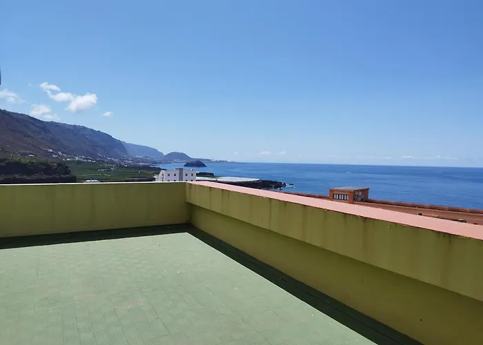 Mit Schoener Aussicht Und Terrasse