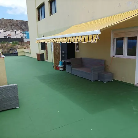 Mit Schoener Aussicht Und Terrasse *